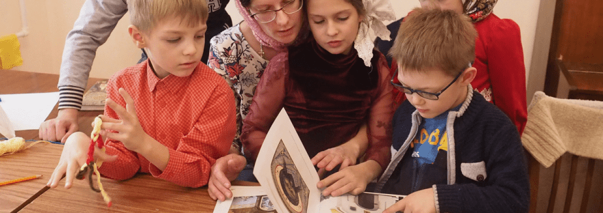 православные шутят, православный юмор, добрые шутки про веру, христианские шутки, церковный юмор, смешные истории о Библии, юмор о воскресной школе, детские шутки про веру, шутки про церковь