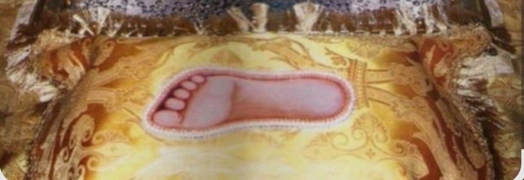 отпечаток стопы Богородицы Почаев, Почаевская лавра след Богородицы, святыня Почаевской лавры, чудо Почаевской лавры, православные святыни Украины, чудеса Богородицы, Почаевская гора святыня