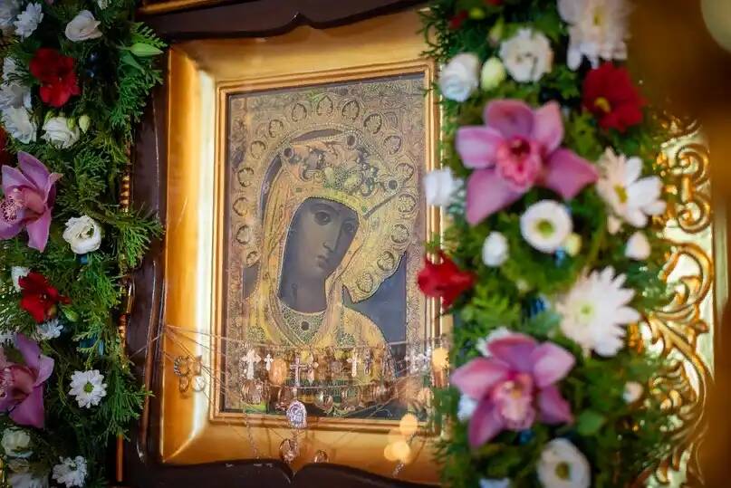 Андрониковская икона Божией Матери, Моневасийская икона Богородицы, Греческая икона Андроника III, чудотворные иконы Богородицы, украденные святыни православия