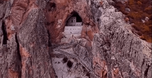 Мерьем Ана Манастыры Гиресун, скальный монастырь Девы Марии Шебинкарахисар, Мерьем Ана Манастыры Сарайер, пещерный монастырь Гиресун Турция, второй по величине скальный монастырь после Сумела, Meryem Ana Manastırı Şebinkarahisar, монастырь в скале Гиресун Черное море,