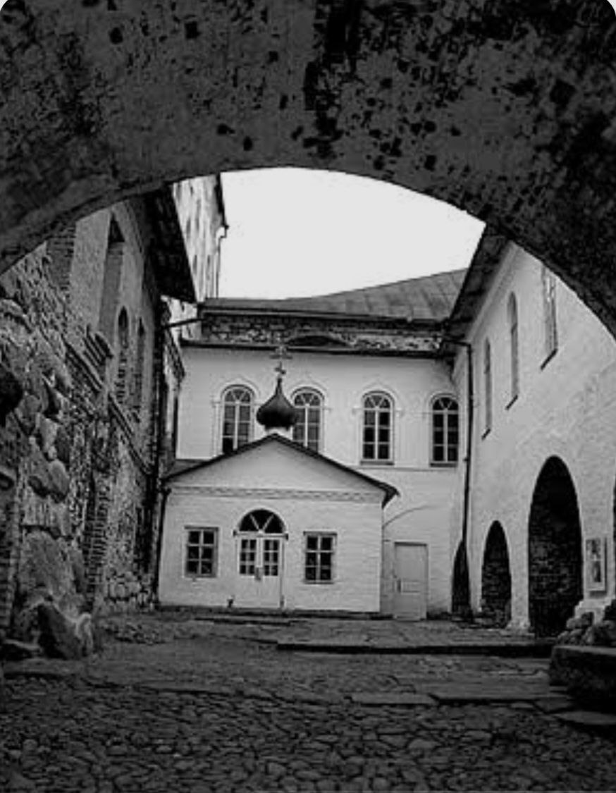 явление Богородицы Соловки 1935, чудо Божией Матери СЛОН, видение Богоматери Преображенский собор Соловецкий, свечение над монастырем Соловки 1935, Богородица с Младенцем Соловецкий лагерь, заступничество Богоматери узникам Соловков, явление Пресвятой Богородицы СССР гонения,