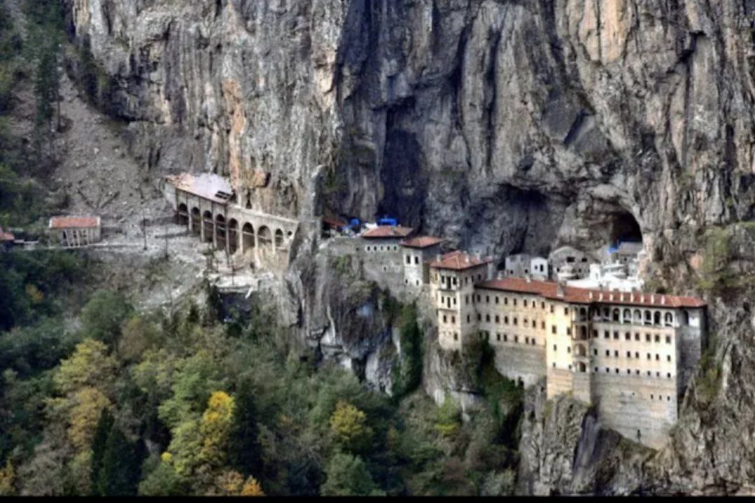 монастырь Сумела Трабзон, Сумела Пресвятой Богородицы Турция, скальный монастырь Сумела, Sumela Monastery Trabzon, икона Богородицы апостола Луки Сумела, фрески Сумела XIV век, святой источник Сумела,